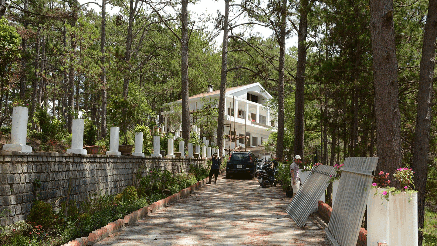 Những Truyền Thuyết Li Kỳ Xoay Quanh "Ngôi Nhà Ma" Trên Đèo Prenn Những Truyền Thuyết Li Kỳ Xoay Quanh "Ngôi Nhà Ma" Trên Đèo Prenn